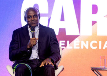 Carl Lewis dispara contra nova geração do atletismo