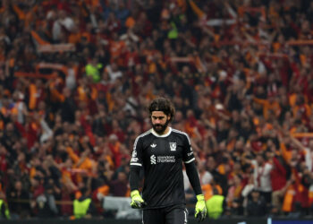 Técnico do Liverpool confirma lesão de Alisson