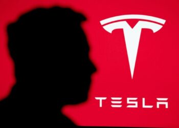 Tesla (TSLA34) dispara na bolsa, após Musk comprar US$ 1 bi em ações