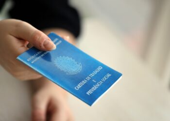 Desemprego cai para 5,6% e Brasil tem melhor índice desde 2012, mostra IBGE