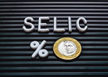 Copom deve segurar Selic em 15%, mas mercado já mira 12,25% em 2026
