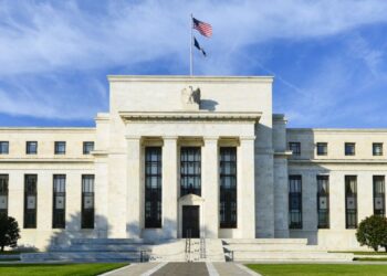 Fed corta os juros pela 1ª vez no ano nos EUA e já prevê novos ajustes