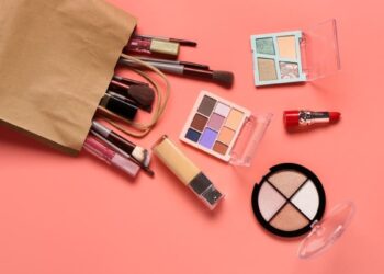 Natura (NATU3) dispara na B3 após venda da Avon Internacional, entenda