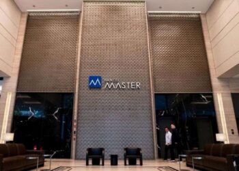 Banco Master faz demissões e apela a Temer para destravar acordo com BRB (BSLI4)