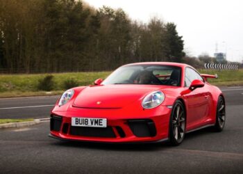 Porsche ‘pisa no freio’ dos carros elétricos e adia novos lançamentos