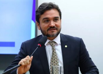 Celso Sabino confirma a Lula que deixará o Ministério do Turismo