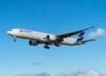 Latam paga US$ 2 bilhões para comprar aviões da Embraer (EMBR3) pela 1ª vez na história