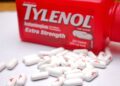Trump liga Tylenol ao autismo e derruba ações da fabricante em Wall Street