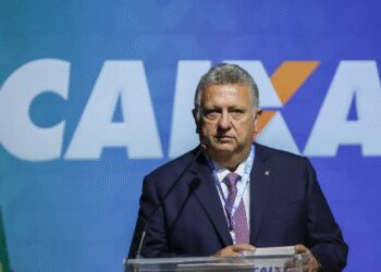 Presidente da Caixa ataca taxação da LCI e critica juros altos no Brasil