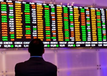 Depois de bater novos recordes, Ibovespa e dólar terminam semana no zero a zero