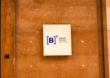 Tchau, B3: Ações disparam 450% e empresa decide abandonar bolsa brasileira