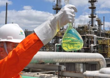 Petrobras (PETR4) e Amazon (AMZO34) fazem parceria em combustíveis sustentáveis