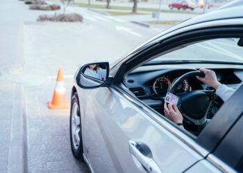 Preço da CNH pode despencar com fim da obrigatoriedade das autoescolas, defende governo