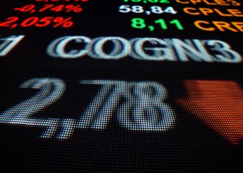 Bancos e Petrobras (PETR3) fazem Ibovespa cair −1%; veja qual ação desceu mais