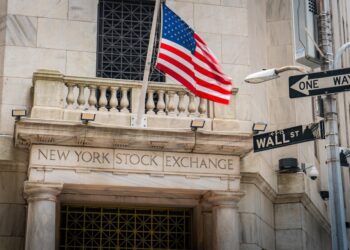 Dow Jones e S&P 500 batem recorde mesmo com shutdown; é hora de investir?