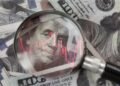 Banco projeta dólar abaixo de R$ 5 em 2026 e aponta virada para o real