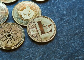 Risco de queda: veja as três criptomoedas que podem desabar até 50% nas próximas semanas