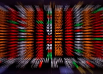 Ibovespa cai com Petrobras (PETR4), mas bancos evitam estrago maior na Bolsa