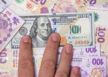 EUA anunciam compra de pesos argentinos e fortalecem governo Milei em meio à crise