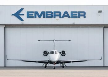 Embraer (EMBR3) muda ticker na B3 e NYSE a partir de 3 de novembro; confira