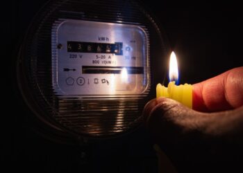 Brasil sofre apagão e 23 estados ficam sem energia após incêndio em subestação