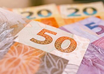 Governo libera mais R$ 1,5 bilhão em abono salarial; veja quem tem direito