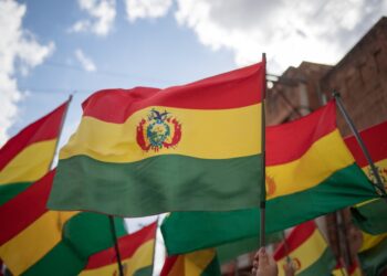 Direita volta ao poder na Bolívia após 20 anos com vitória de Rodrigo Paz