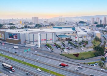 FIIs de shoppings negociam imóveis e cotas disparam na B3