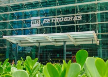 Petrobras (PETR4) registra recorde de 270 mil bpd no FPSO Almirante Tamandaré