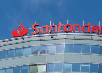 Santander (SANB11) supera expectativas e lucra R$ 4 bi no 3T25