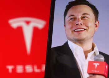 Salário de US$ 1 trilhão para Elon Musk causa guerra interna na Tesla (TSLA34)