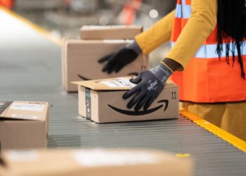 Amazon (AMZN) bate a banca dos analistas no 3T25; ações disparam 13%