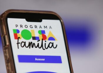 Bolsa Família encolhe: 2 milhões de famílias deixam programa após melhora na renda