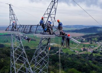 Axia Energia (AXIA3) domina leilão de transmissão e destrava desconto ao consumidor