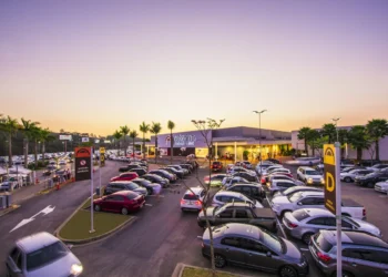 Fundos imobiliários de shopping se destacam. IFIX volta a cair