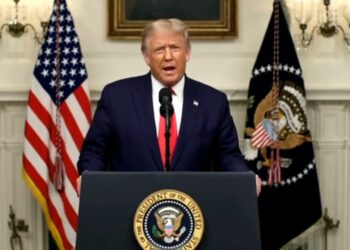 Trump impõe nova tarifa de 100% contra importações da China