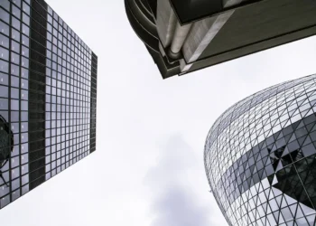 IFIX vai à mínima do mês com nova queda