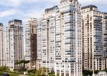 Fundo imobiliário sobe após vender shopping; IFIX emenda 3ª alta