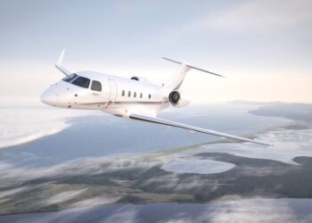 Embraer (EMBR3) tem carteira recorde de pedidos no 3T25, com US$ 31,3 bilhões; veja detalhes