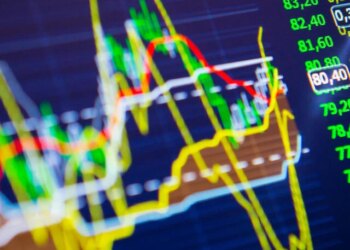 Ibovespa fecha em recorde com apoio de juros e inflação