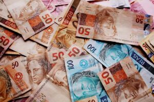Klabin (KLBN11) e CMIN3 pagam dividendos hoje; veja valores