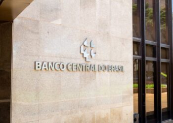 Banco Central mantém Selic em 15% ao ano, maior nível desde 2006