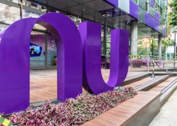 Nubank (ROXO34) põe fim ao home office e adota modelo híbrido a partir de 2026