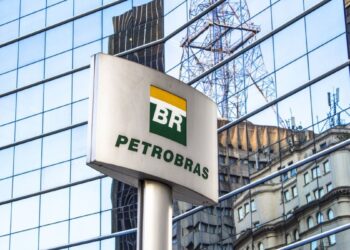 Petrobras descarta dividendos extras no 3T25 por falta de caixa, afirma CFO