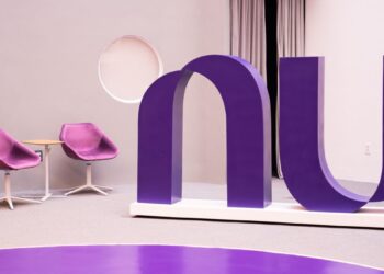 Nubank (ROXO34): Fim do trabalho remoto gera críticas e demissões