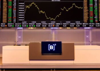 Ibovespa rompe os 155 mil pontos e emplaca 14ª alta seguida, a maior desde 1994