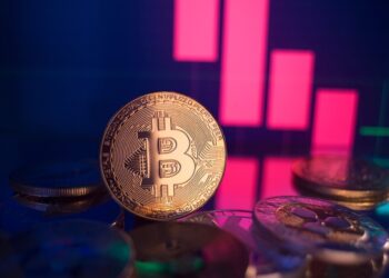 Crise no Bitcoin (BTC)? Queda de 20% derruba preço abaixo de US$ 100 mil