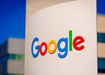 Berkshire, de Warren Buffett, aposta pesado no Google e vende parte da Apple