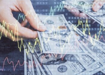 Ibovespa perde força e testa os 157 mil pontos; dólar sobe