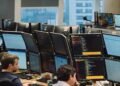 XP (XPBR31) paga R$ 500 milhões em dividendos e lucra R$ 1,33 bilhão no 3T25